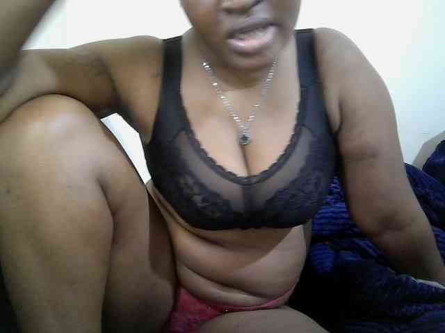 Curveydoll webcam