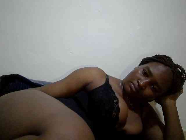 Curveydoll webcam