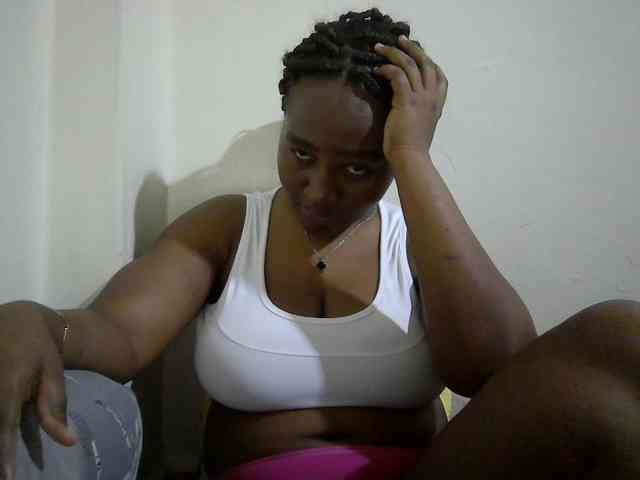 Curveydoll webcam