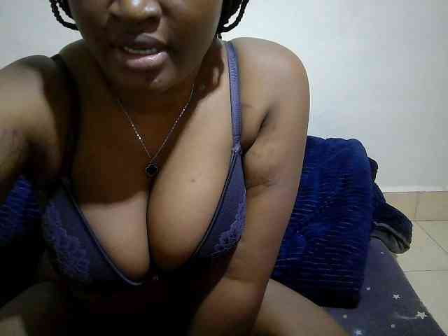 Curveydoll webcam