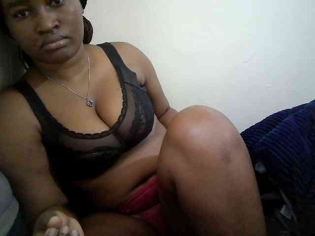 Curveydoll webcam