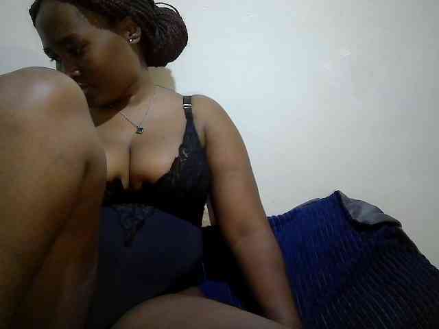 Curveydoll webcam