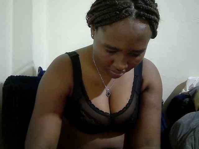 Curveydoll webcam
