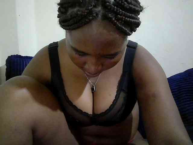 Curveydoll webcam