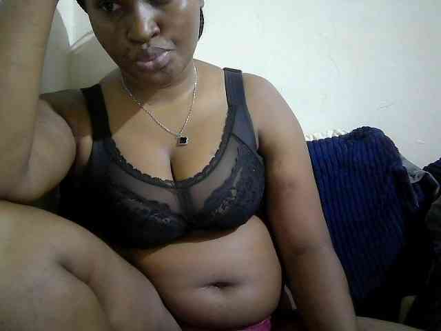 Curveydoll webcam