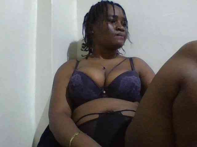 Curveydoll webcam