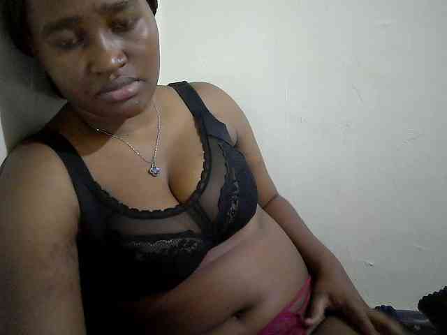 Curveydoll webcam