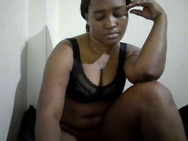 Curveydoll webcam