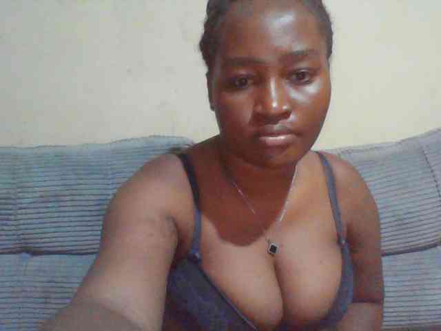 Curveydoll webcam