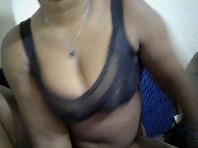 Curveydoll webcam