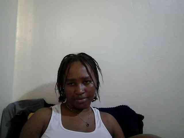 Curveydoll webcam