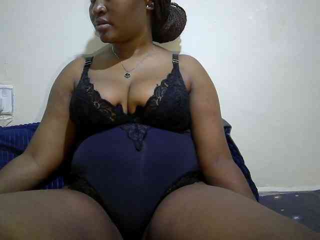 Curveydoll webcam