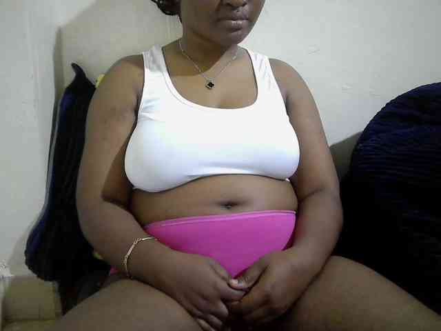 Curveydoll webcam