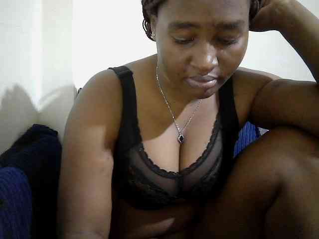 Curveydoll webcam