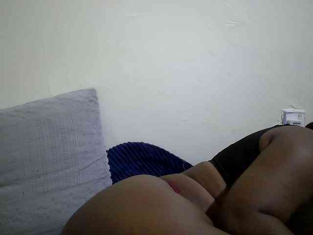 Curveydoll webcam