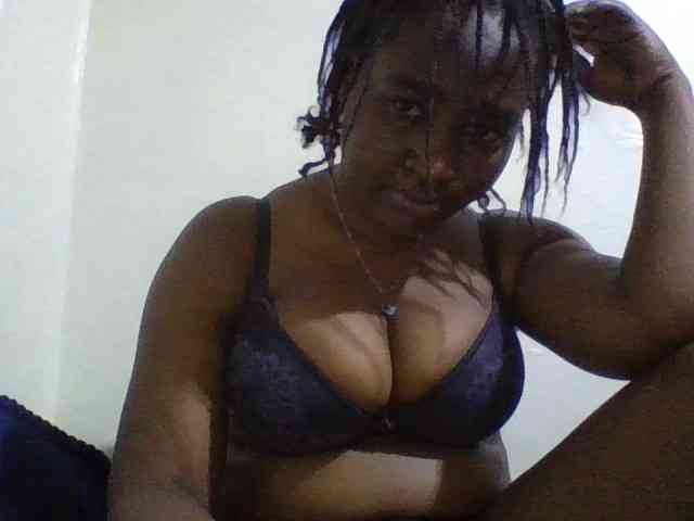 Curveydoll webcam