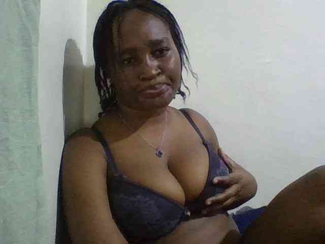 Curveydoll webcam