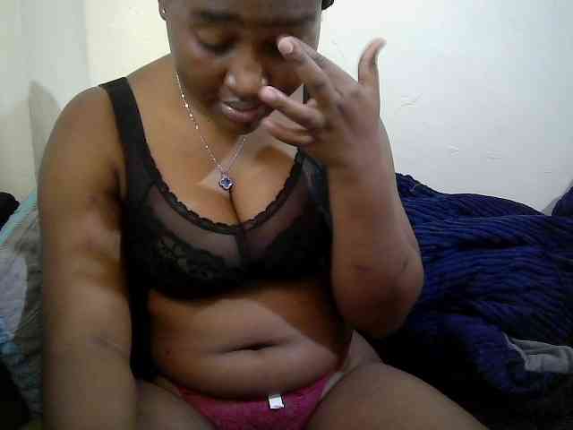 Curveydoll webcam