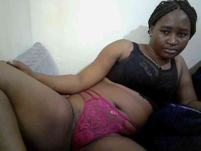 Curveydoll webcam