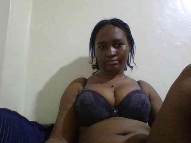 Curveydoll webcam