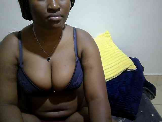 Curveydoll webcam