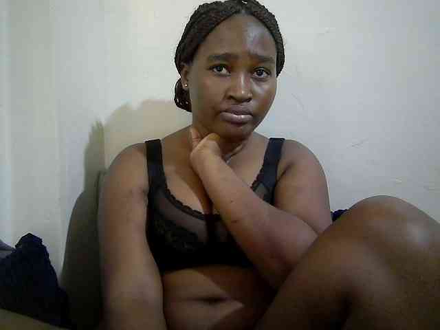 Curveydoll webcam