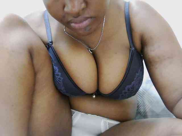 Curveydoll webcam