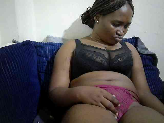 Curveydoll webcam
