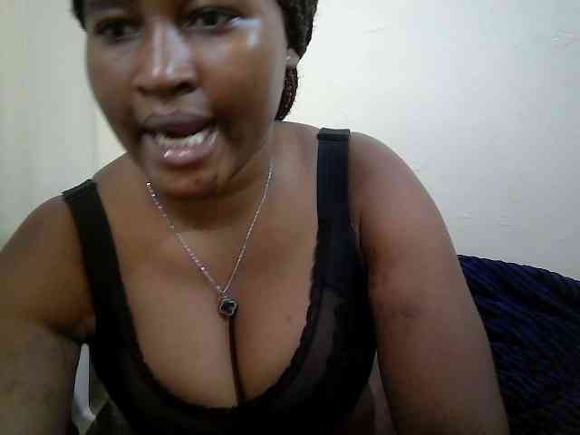 Curveydoll webcam