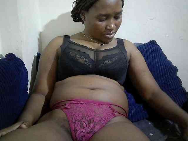 Curveydoll webcam