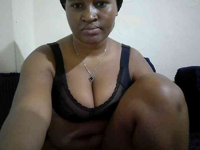 Curveydoll webcam