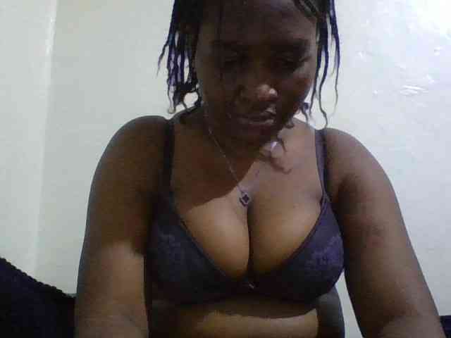 Curveydoll webcam