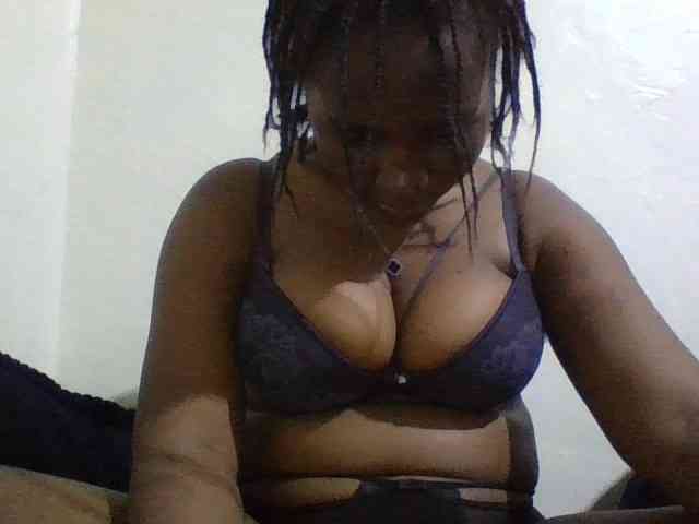 Curveydoll webcam