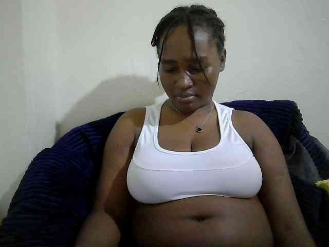 Curveydoll webcam