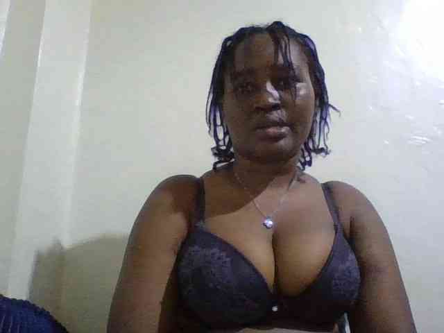 Curveydoll webcam