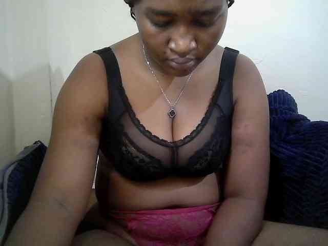 Curveydoll webcam
