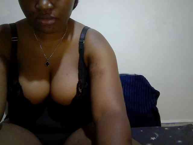 Curveydoll webcam