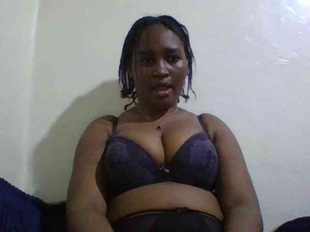 Curveydoll webcam