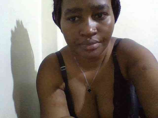 Curveydoll webcam
