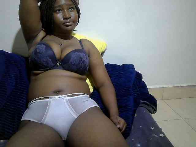 Curveydoll webcam