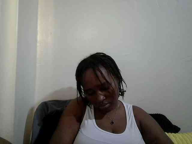 Curveydoll webcam