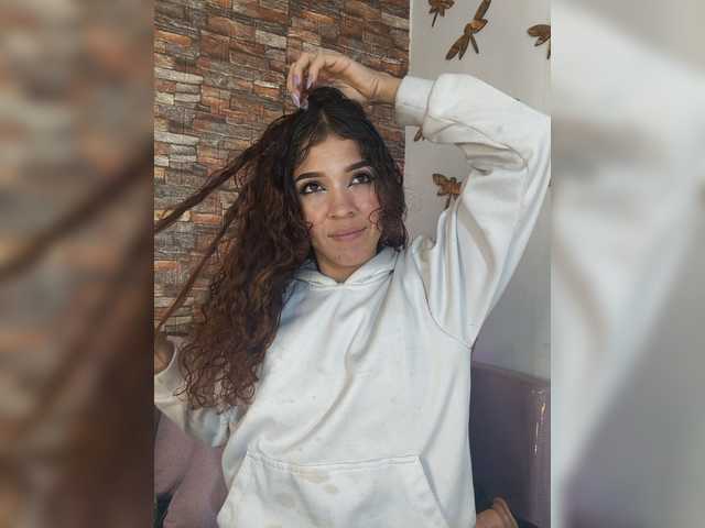 Alissoncollins — live female cam