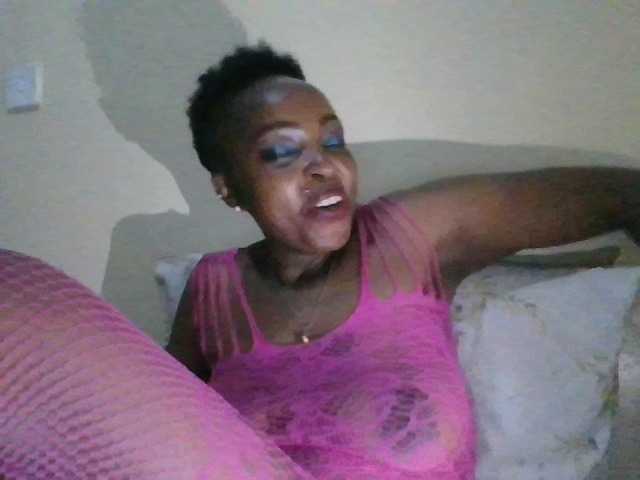 candy2002, live now on BongaCams