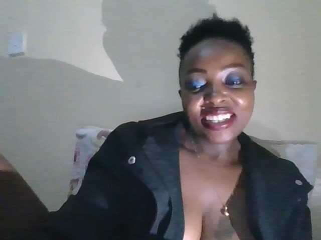 candy2002, live now on BongaCams