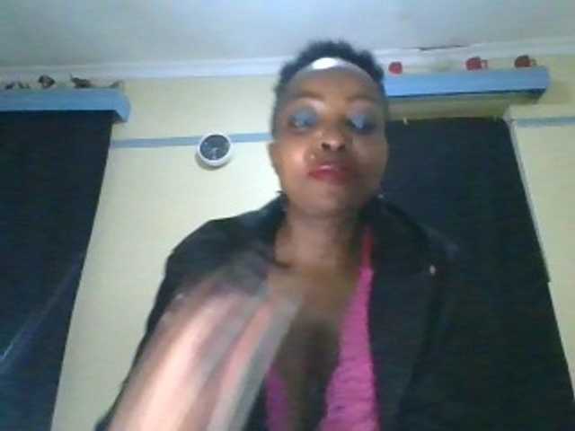 candy2002, live now on BongaCams