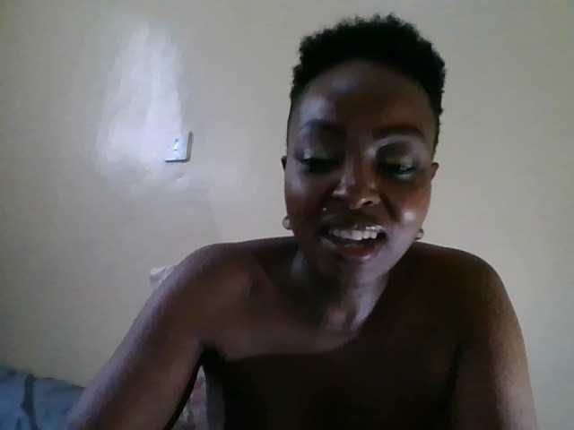 candy2002, live now on BongaCams