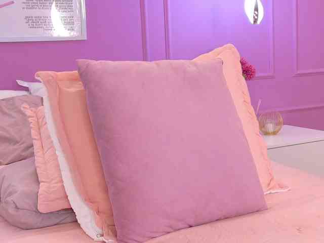 IsabelleRouse webcam