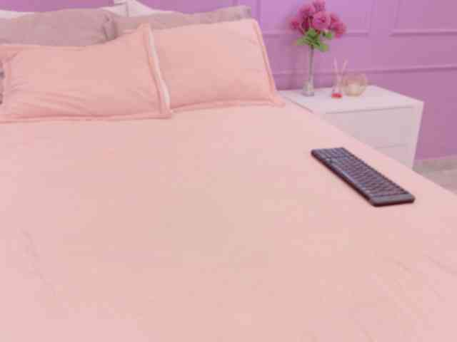IsabelleRouse webcam
