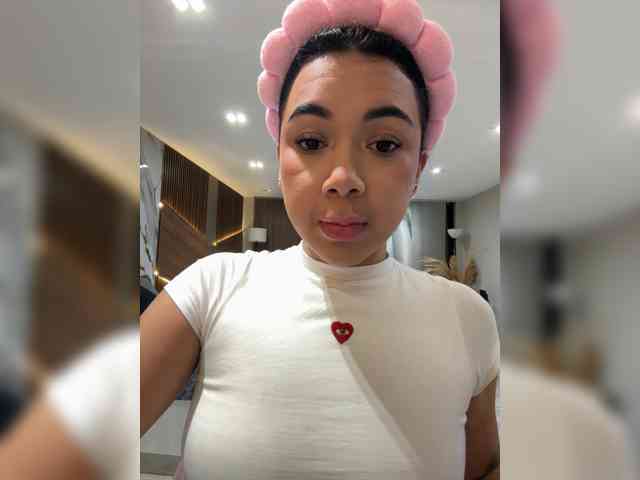 IsabelleRouse webcam