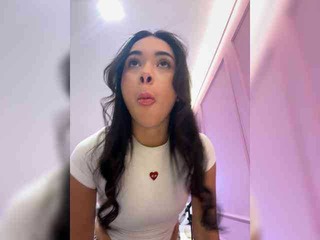 IsabelleRouse webcam